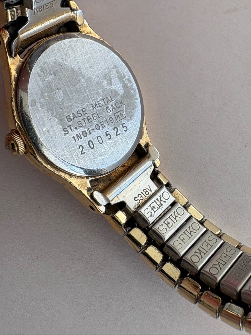 Vintage Seiko Gold-tone Ladies Stretch Bracelet Watch - Picture 7 of 11